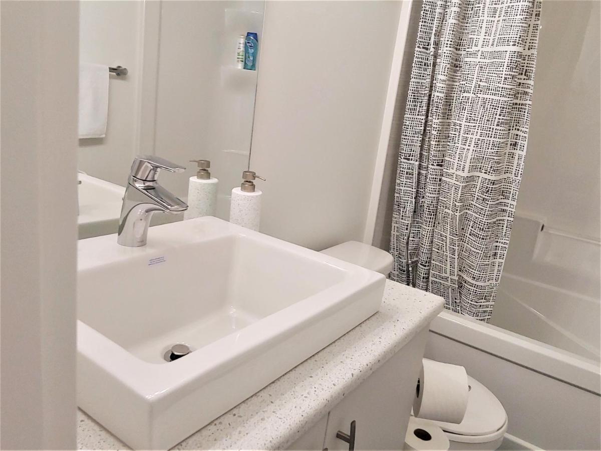 Serene 2 Bedroom Condo With Balcony And Lakeview Winnipeg Extérieur photo
